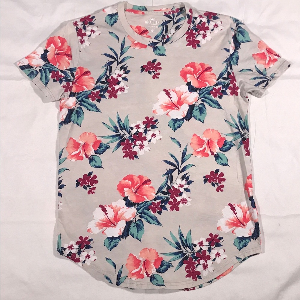 NWOT Hollister Curved Hem T-shirt Hawaiian Print - Size XS